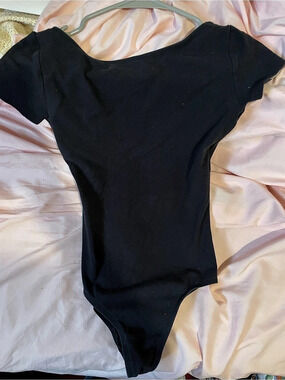 Theatricals Short Sleeve Pinched V-Back Leotard Black Small